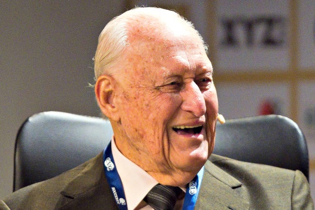 Pin's Officiel FIFA - Autographe Du Président Joao Havelange, Made In Switzerland