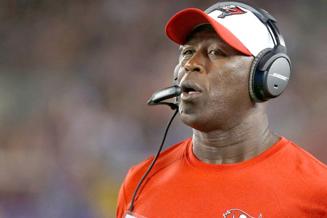 Lovie Smith We Re Going To Throw Everything At Qb Marcus