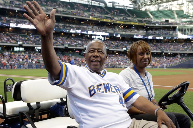 Brewers unveil Wall of Honor