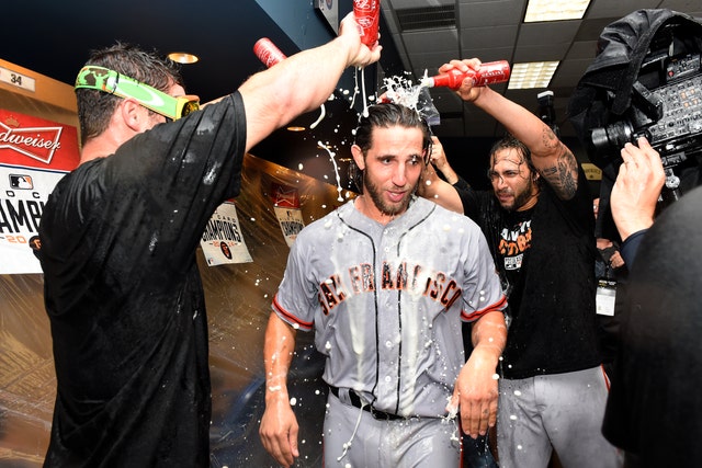 Madison Bumgarner Goes Full Paul Bunyan Mode For Giants Photo