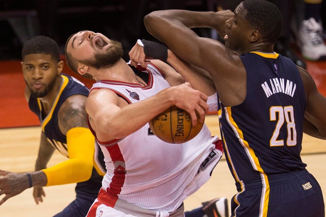 Back Pain Limits Ian Mahinmi At Pacers Practice Fox Sports