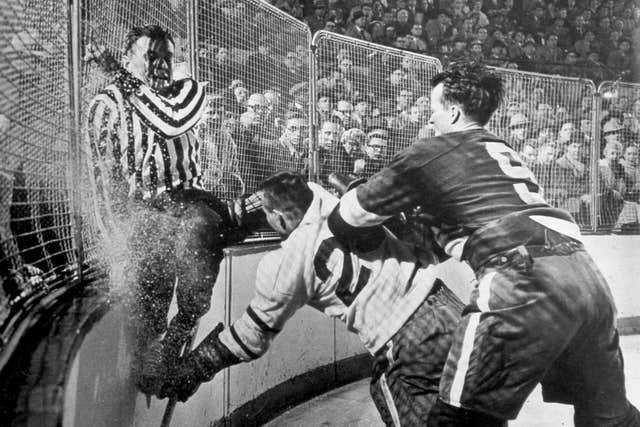 Hockey legend Gordie Howe has passed away at age 88 | FOX Sports