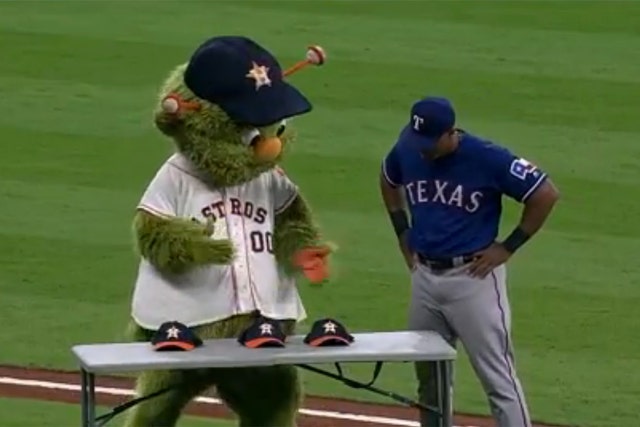 Adrian Beltre was not having ANY of the Houston Astros' mascot's pregame  antics