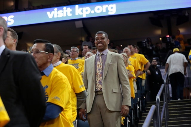 Witnesses Sacramento Mayor Tackled Man Who Hit Him With Pie Fox Sports