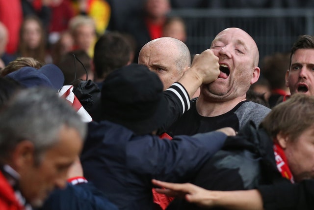 Liverpool, Sevilla fans fight Europa League final | Sports