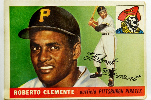 Sold at Auction: PITTSBURGH PIRATES ROBERTO CLEMENTE SIGNED BAT