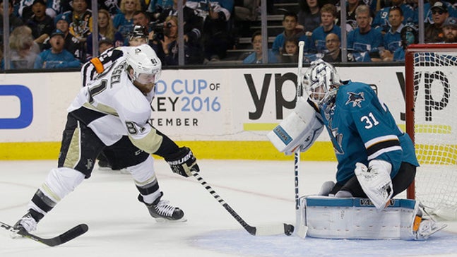 Martin Jones solid in goal in Sharks' loss