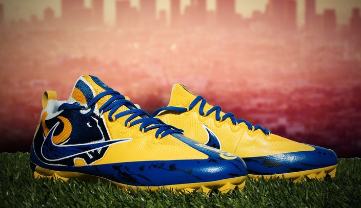 Check out these spectacular custom Rams cleats for the team's homecoming