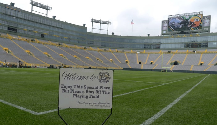 スポーツ NFL lambeau field green bay packers Lambeau Field, Green Bay, Wisconsin circa 1995 & 2022 - Home