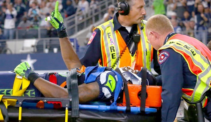 Seahawks wide receiver Ricardo Lockette taken off on stretcher after scary  collision