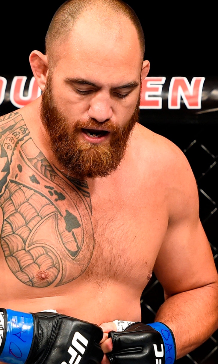 Travis Browne suffers gruesome injury to his finger at UFC 203 (PHOTO