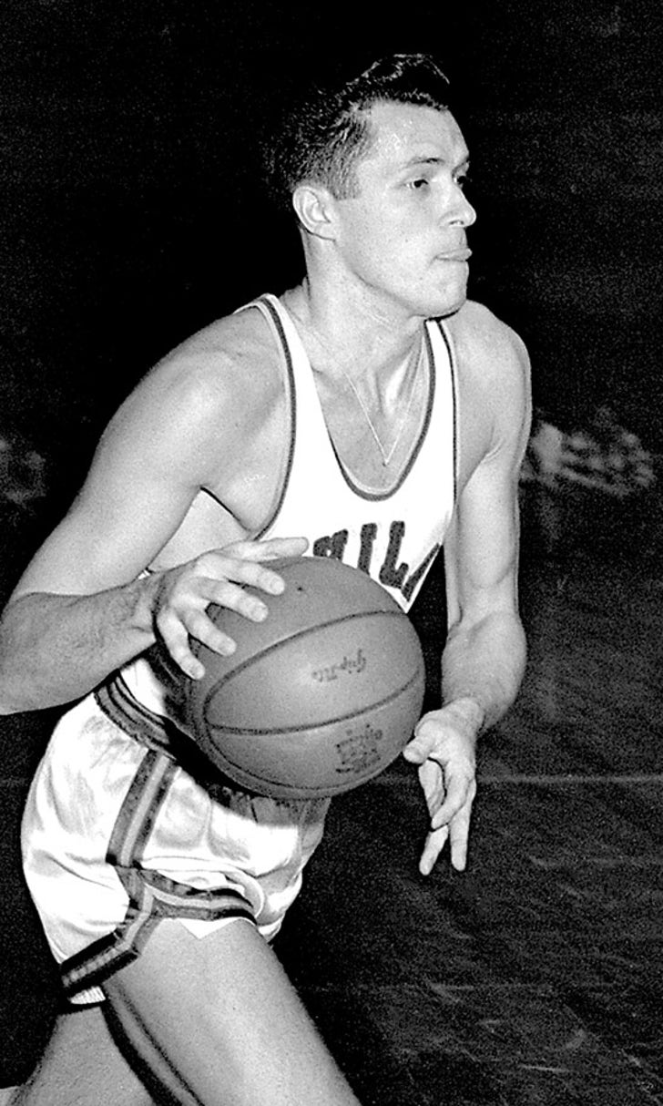 Hall of Fame basketball player Tom Gola dies at 81 | FOX Sports