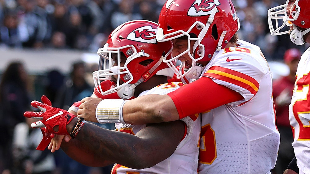 Chiefs move on from Hunt with crucial win in Oakland