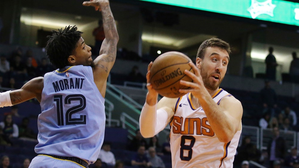 Suns forward Frank Kaminsky out with knee injury