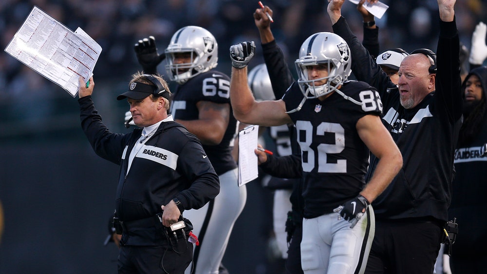 Carr’s late TD pass leads Raiders past Steelers 24-21