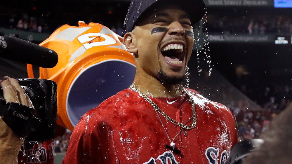 LEADING OFF: Home run streaks, Bochy's goodbye in San Diego