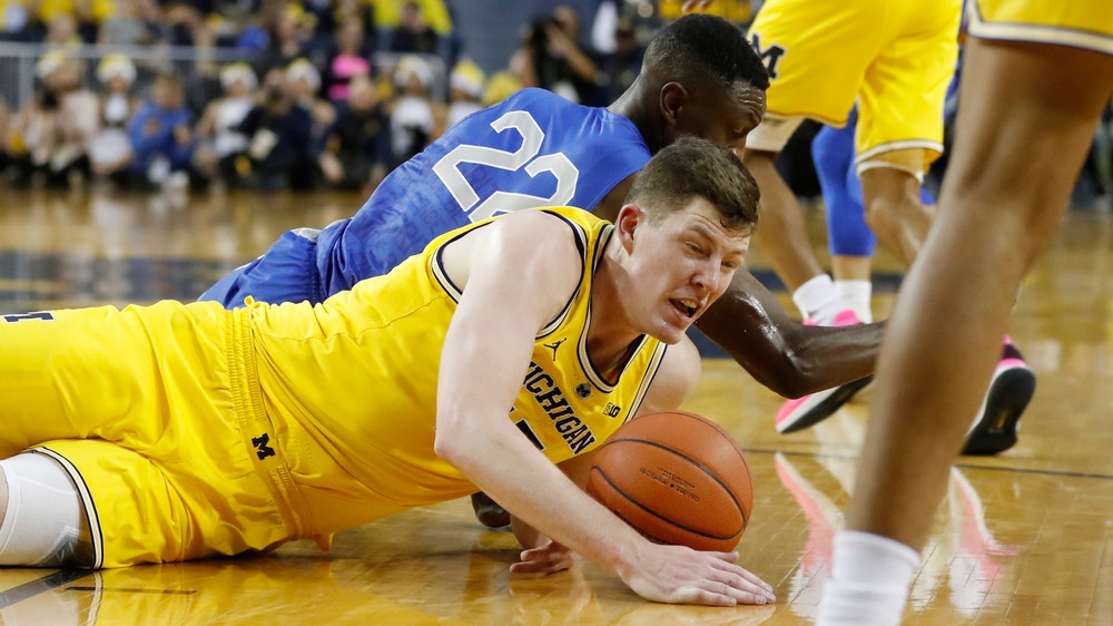 No. 4 Michigan stays unbeaten, routs Air Force 71-50