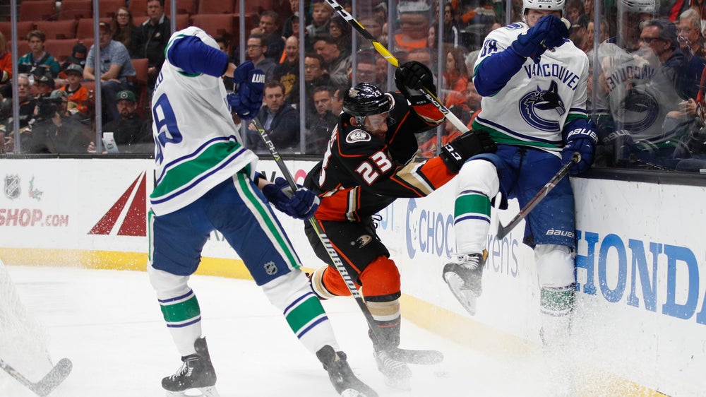 Getzlaf propels Ducks past Canucks 4-3, ending 3-game skid