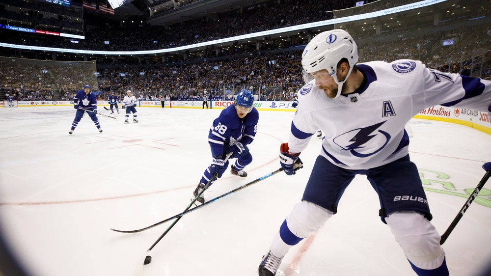 Kucherov finishes with 4 points, Lightning beat Leafs 7-3