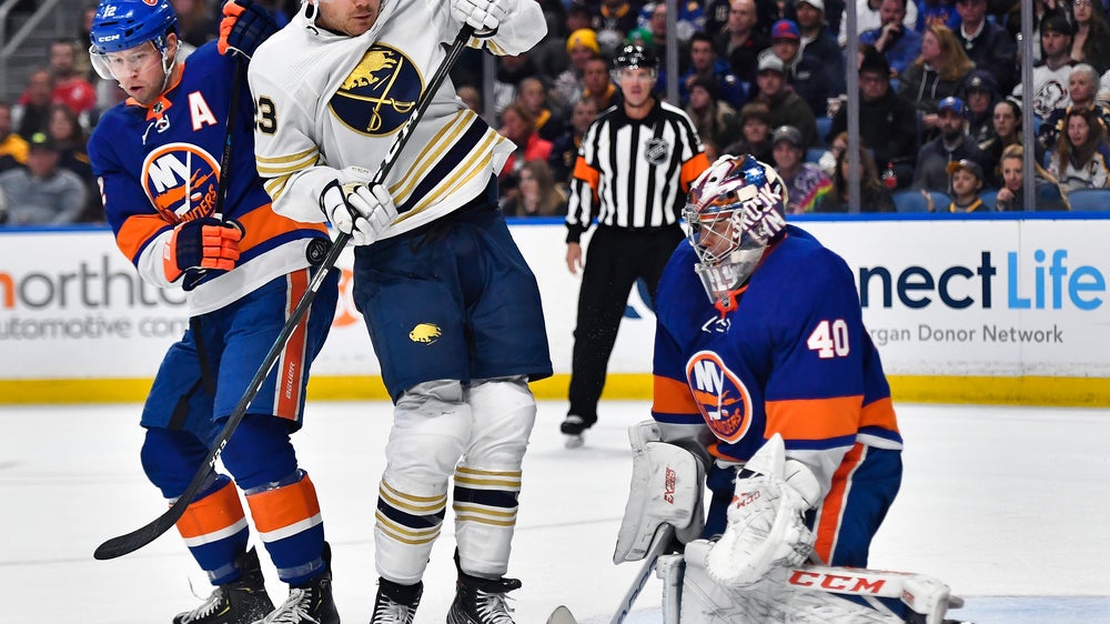 Varlamov, Islanders blank Sabres in 9th straight win