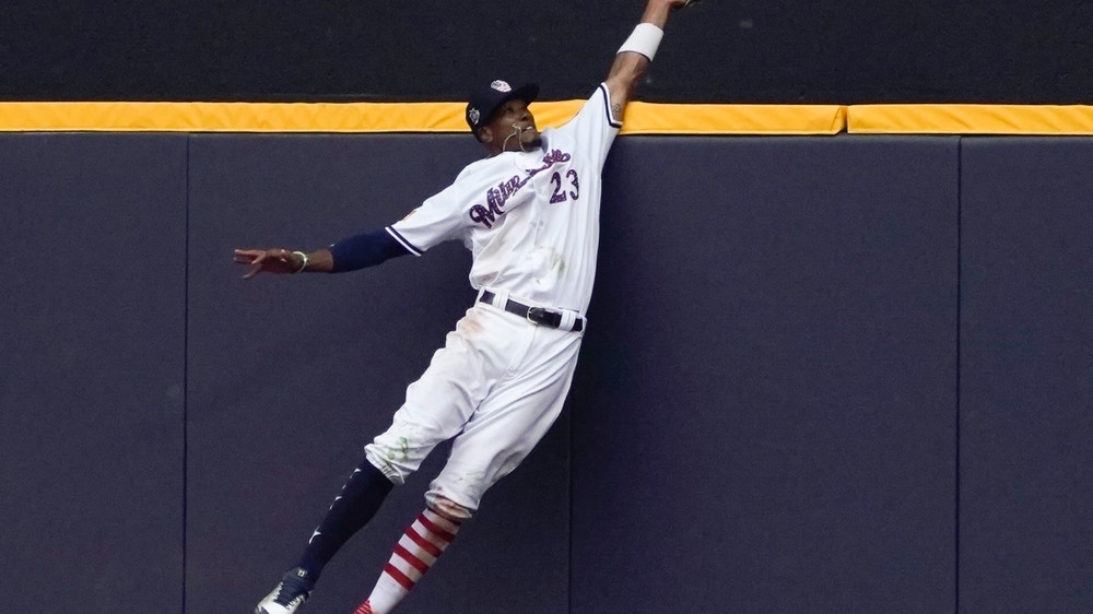 Home run robbers get praise - and swag for spectacular plays