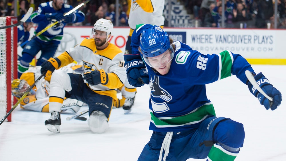 Pettersson scores twice, Canucks beat Predators 5-3