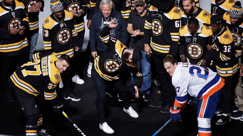 Bergeron scores 2 in milestone game, Bruins top Isles 3-1