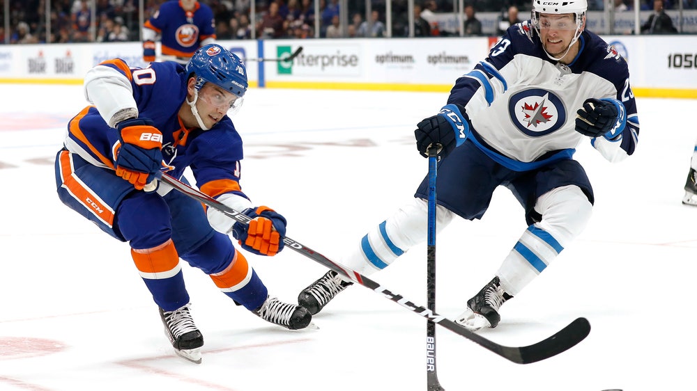 Greiss makes 35 saves, Islanders beat Jets 4-1