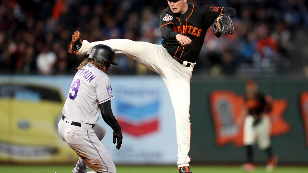 Bumgarner, Giants’ pen knock Rockies out of 1st in division