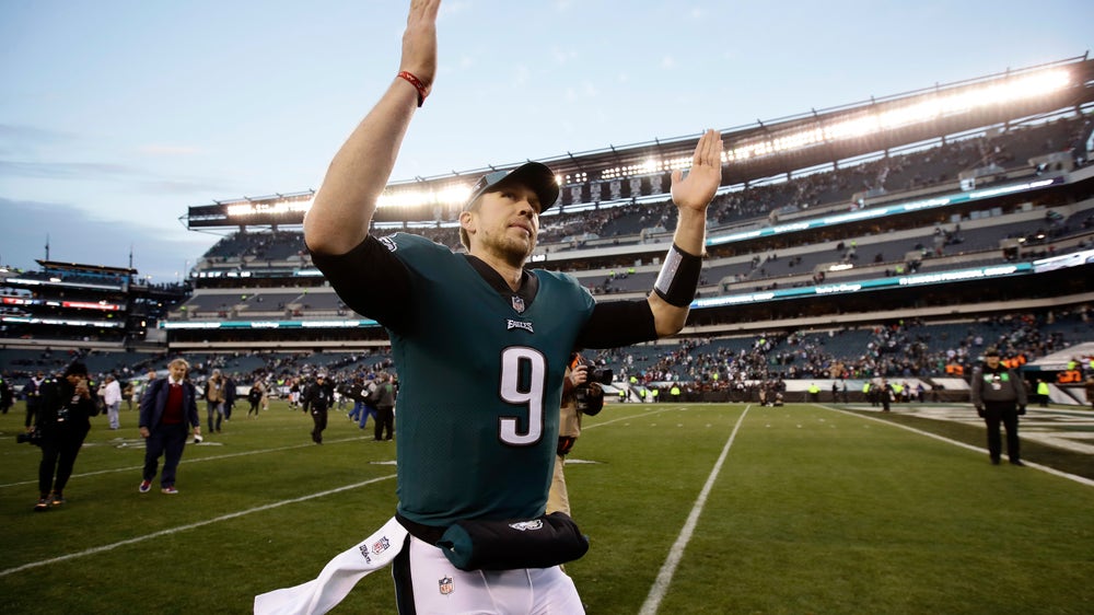 Eagles, behind Foles, stay alive in NFC playoff race