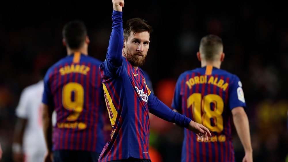 Griezmann scores to keep Atletico in hunt with Barcelona