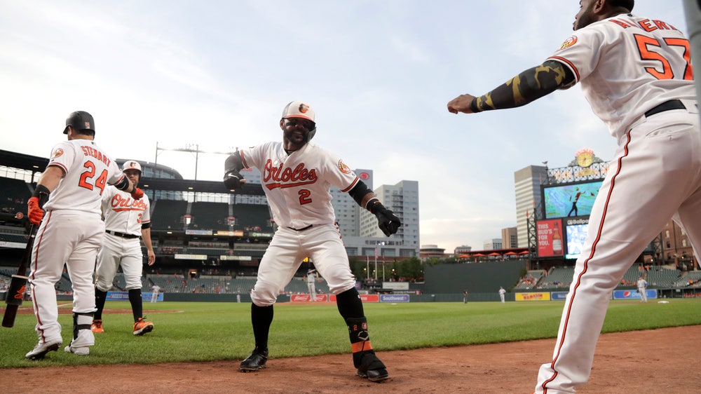 Orioles tie MLB record for HRs allowed, beat Royals 8-1