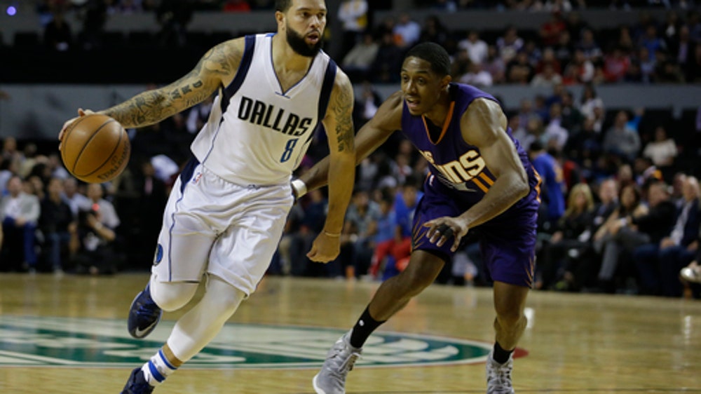 Williams shines, Mavericks beat Suns 113-108 in Mexico City (Jan 12, 2017)