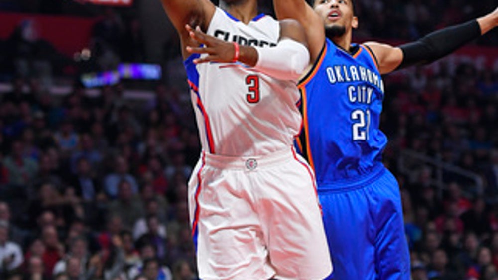 Streaking Clippers down another All-Star with Paul out