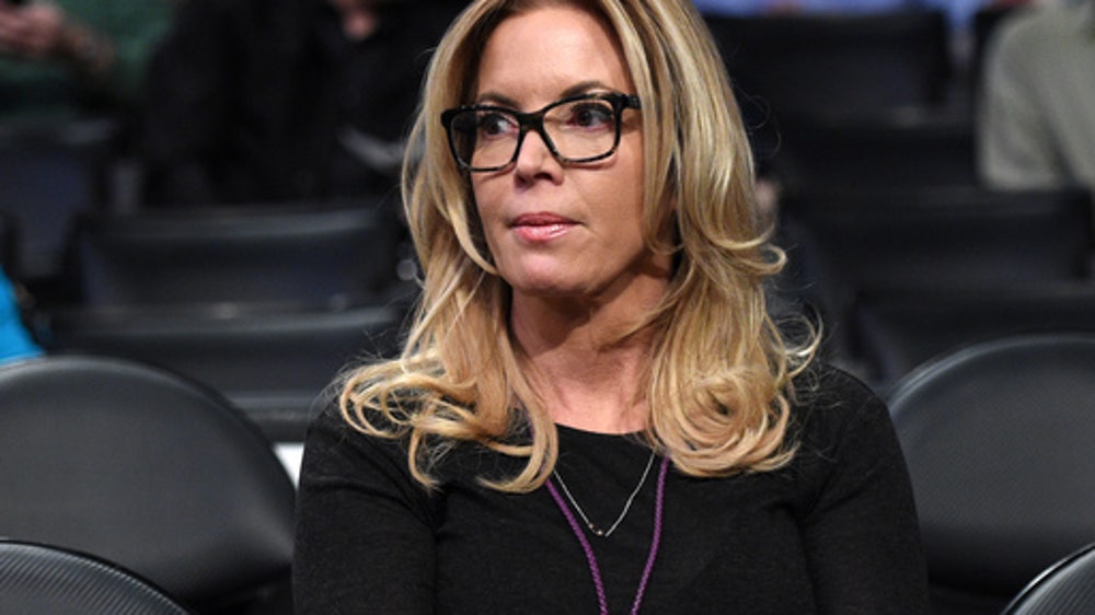 Agreement puts Jeanie Buss in control of Lakers for life