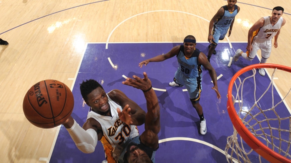Russell scores 28, Lakers beat Grizzlies 108-103 (Apr 02, 2017)