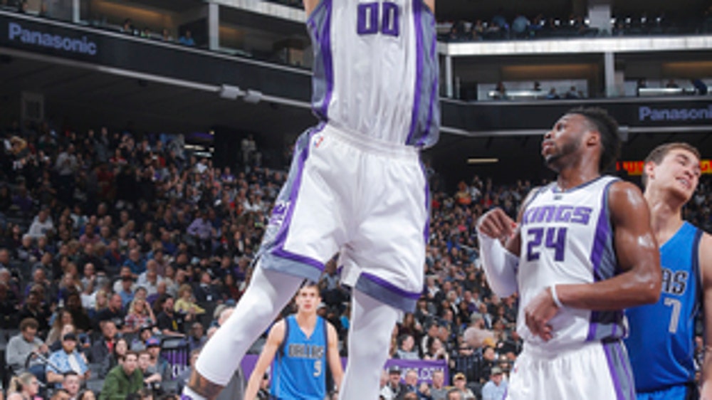 McLemore's big second half lifts Kings past Mavericks, 98-87 (Apr 04, 2017)