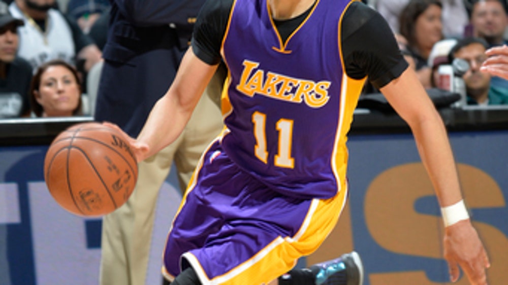 Tyler Ennis scores 19 points, Lakers top Spurs 102-95 (Apr 05, 2017)