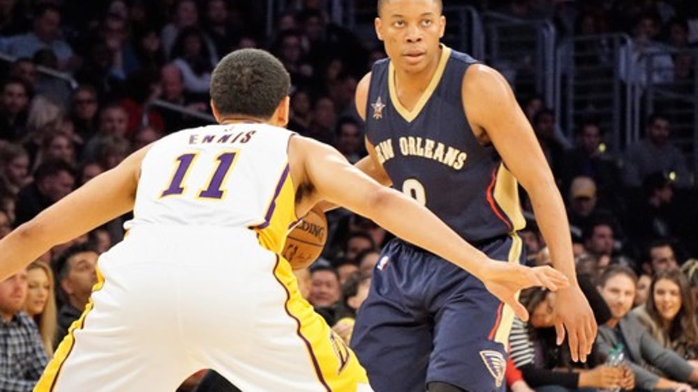 Metta scores 18 in possible farewell, Lakers top Pels 108-96 (Apr 11, 2017)