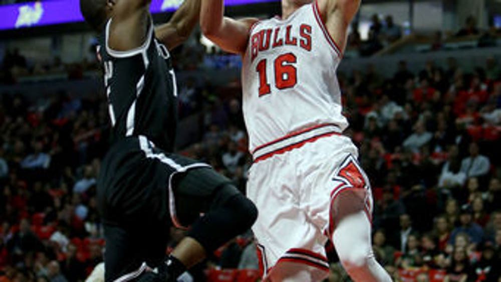 Bulls clinch playoff spot with 112-73 rout over Nets (Apr 12, 2017)