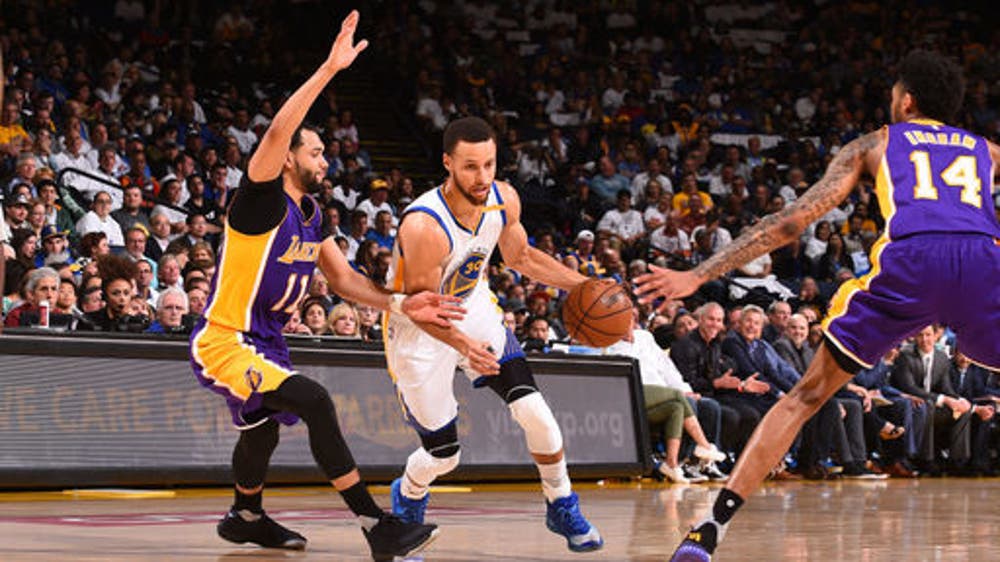 Durant, Curry shine for Warriors in final playoff tuneup (Apr 12, 2017)