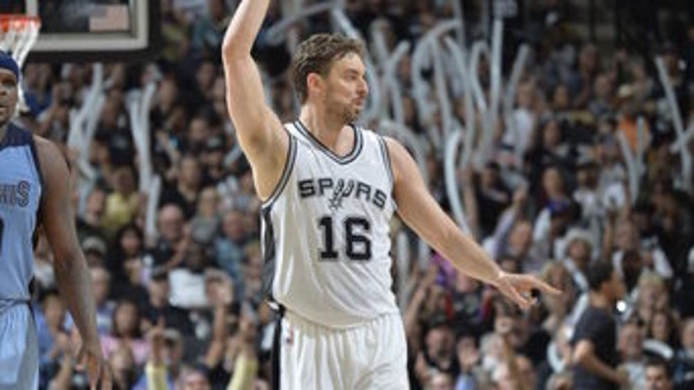 Leonard's 37 points lead Spurs by Grizzlies 96-82 (Apr 17, 2017)