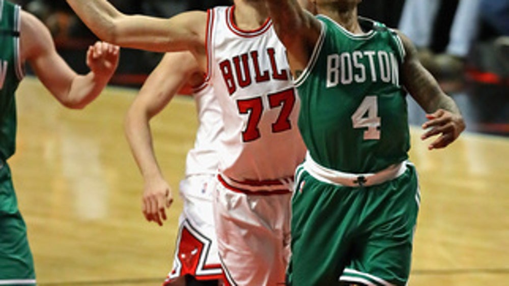 Thomas scores 33, Celtics beat Bulls 104-95 to tie series (Apr 23, 2017)