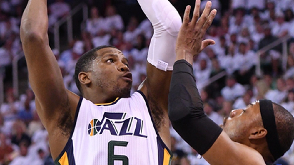 Johnson scores 28, Jazz beat Clippers 105-98 to even series (Apr 23, 2017)
