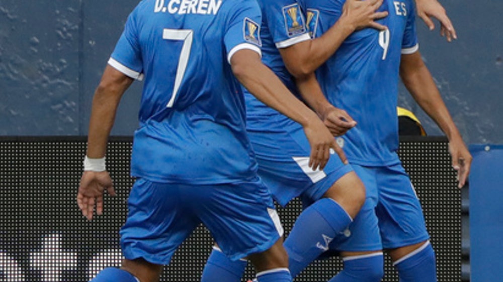 Elias Hernandez leads Mexico past El Salvador 3-1