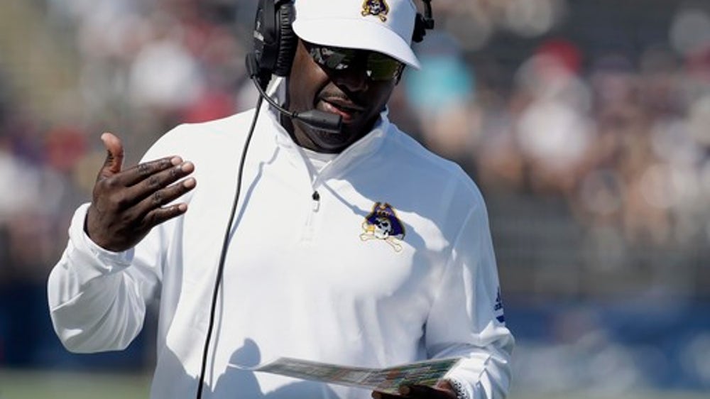 East Carolina holds off UConn 41-38 a field goal goes wide (Sep 24, 2017)