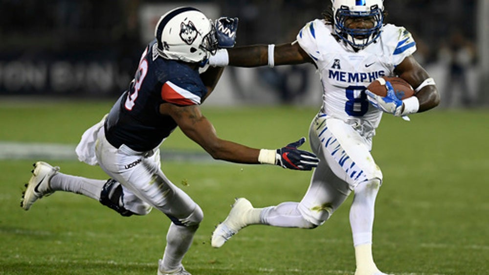 Ferguson throws for 7 TDs, Memphis routs UConn 70-31 (Oct 06, 2017)