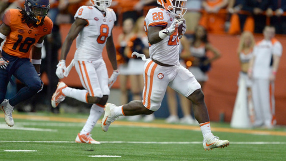 Clemson QB suffers concussion late in first half at Syracuse