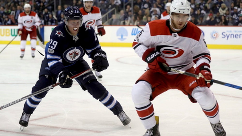 Ehlers gets 5th goal, lifts Jets over Hurricanes 2-1 (Oct 14, 2017)