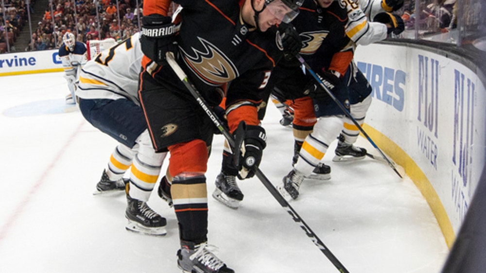 Johnson makes 25 saves, Sabres beat Ducks 3-1 (Oct 15, 2017)